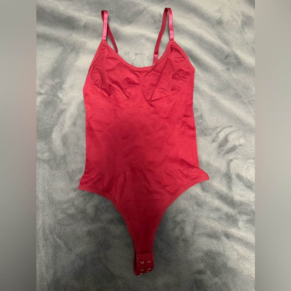 Burgundy size small shape wear shirt!